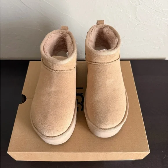 UGG Women's Classic Ultra Mini Platform - Picture 2 of 6
